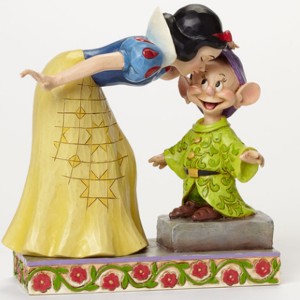 ขาย โมเดล DISNEY TRADITIONS : ENESCO : SNOW WHITE KISSING DOPEY ราคา